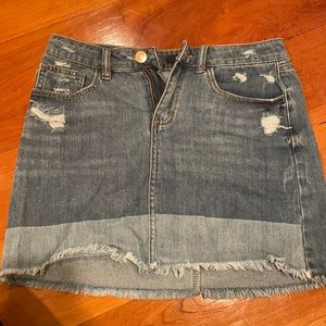 Jean skirt with lighter side